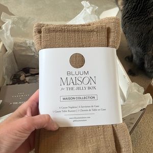 Bluum & The Jilly Box Napkins & Runner
